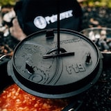 thumbnail of Petromax Feuertopf Dutch Oven Set Pflegepaste Deckelheber FT9 planer Boden