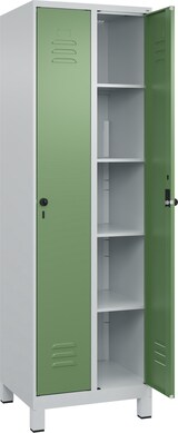Ein zweitüriger Metallschrank mit Regalen.