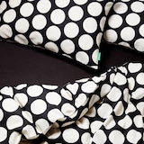 thumbnail of Benetton - 4-teiliges Doppelbett-Set (Bettbezug 210 x 230 cm, Spannbettlaken 120 x 200 cm und 2 Kissenbezüge 50 x 80 cm) 100 % schwarze Baumwolle