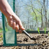 thumbnail of Relaxdays Frühbeet, HxBxT: 50 x 128 x 60 cm, PE-Folie, Eisen, Tür mit Reißverschluss, Anzucht, Hochbeet Abdeckung, grün