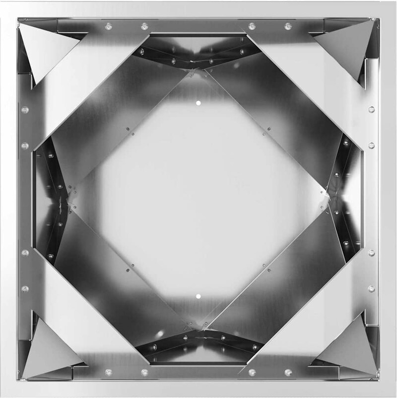 Ein quadratischer Metallrahmen mit diagonalen Metallplatten.