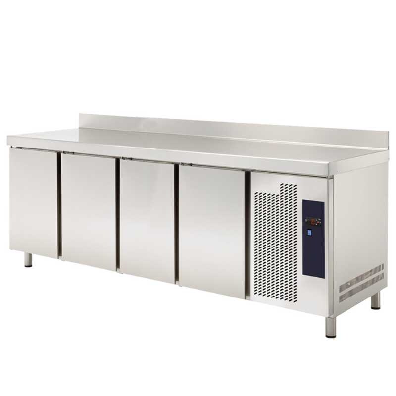 Mesa fría profesional GN 1/1 de 2242 mm y 4 puertas para hostelería. Bajo mostrador refrigerado industrial en acero inoxidable para bar y restaurante.