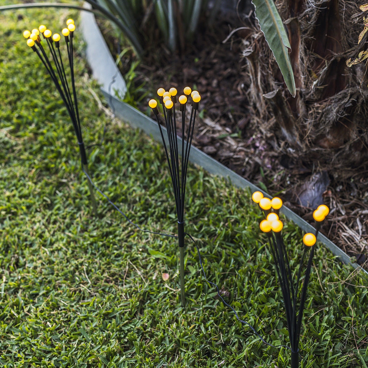 Lumisky 3 fari solari LYRA con 30 lampadine, alti 70 cm Plastica Nero