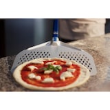 thumbnail of Pelle à pizza rectangulaire perforée en aluminium 33 x 33 cm | Manche 1,2 m
