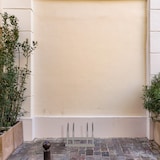 thumbnail of Relaxdays Fahrradständer Boden, für 2 Fahrräder, bis 50 mm Reifenbreite, Metall, Garage, Fahrrad-Aufstellständer, silber