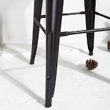 thumbnail of Set de 4 Taburetes de Bar de Metal Negro Mate Estilo Industrial con Respaldo y Asiento de Madera Oscura - Altura 66cm