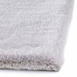 thumbnail of Tapis rectangulaire fausse fourrure gris clair 160 x 230 cm