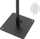 Ein schwarzer quadratischer Ständer mit einem Metallrohr.