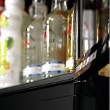 thumbnail of Romux® Vitrine Pasteleira Expositora Refrigerada Vertical 4 Prateleiras 1 Porta Preta 100 Litros Ventilada | Vitrine de Bancada Cristal Reto