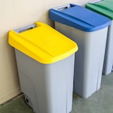 thumbnail of Conteneur à déchets de recyclage fermé 110 litres. Couleur noire.