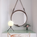 thumbnail of Candeeiro de mesa, Tripé em aço esmaltado, Candeeiro de mesa com cúpula em vidro