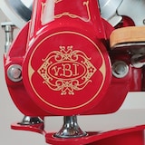 thumbnail of Berkel Volano B2 Rot, Schwungradmaschine – Wunderschöne Aufschnittmaschine + Fassholzbrett Unikat