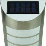 Solarbetriebene Außenleuchte mit Edelstahlgehäuse.