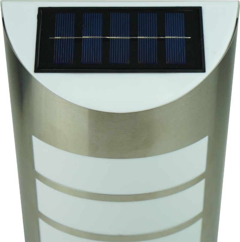 Solarbetriebene Außenleuchte mit Edelstahlgehäuse.