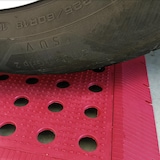 thumbnail of Estrado Antiderrapante Drenante MAXI 33 x 33 x 2cm (Vermelho) Extra-reforçado: garagens, automóveis, motos, hotelaria, indústria