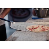 thumbnail of Pelle à pizza rectangulaire perforée en aluminium 33 x 33 cm | Manche 1,2 m