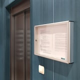 thumbnail of ARREGUI PAN42 Panel de Anuncios de aluminio con capacidad para 2 hojas DIN A4, con cerradura de llave, plata