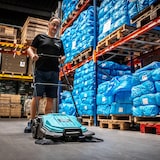 thumbnail of Handkehrmaschine mit 2 Bürsten Mechanische Kehrmaschine Blatt Schmutz Kehrbreite 63 cm Behälter 20L Terrassenreinigung Alleen INTEC