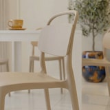 thumbnail of Lot de 4 chaises empilables pour intérieur et extérieur en résine, avec poignée intégrée, pour cuisine, jardin, bar et restaurant - Brenda/Caramel