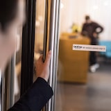 thumbnail of BROTHER Etiqueteuse bureautique pro PT-D610BTVP 18mm + adaptateur, ruban TZe 4m, câble, mallette