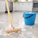 thumbnail of Schrubber mit Bart 22cm Breit mit Holzstiel lackiert Schrubberbürste NaturFibre Scheuerbürste Stiel Bürste