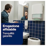 thumbnail of Tork Advanced Toallas de papel 100% recicladas H3 plegadas en V (zig-zag) Verde de 2 capas 290179 15 unidades de 250 hojas cada una