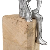 thumbnail of Moderne Dekofigur aus Aluminium auf Mangoholzsockel 9 x 8 x 17,5 cm - sitzende Figur mit herabhängendem Bein - stilvolle Skulptur im Industrie-Design