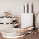 thumbnail of BERGNER - Set aus 3 Pfannen Ø16/20/24cm aus gepresstem Aluminium in metallic-bronze mit Set 3 Utensilien aus Silikon und Holz