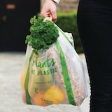 thumbnail of Vegware kompostierbare PLA-Tragetaschen mittelgroß (500 Stück)