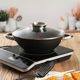 thumbnail of Renberg - Wok Ø28x9,4cm van gietijzer met glazen deksel, inclusief 2 kookgerei en grillrooster.