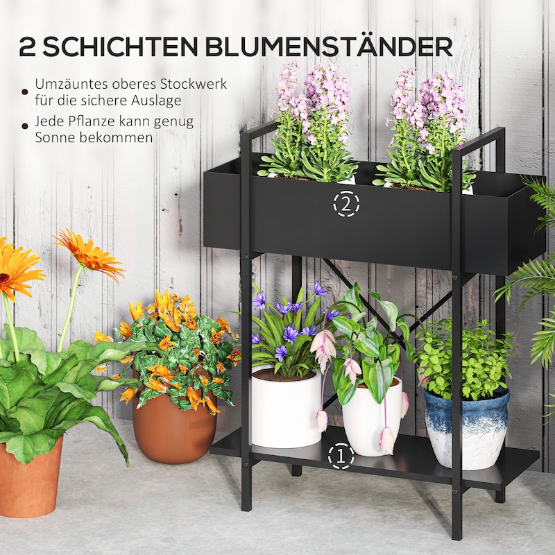 Ein zweistufiger Blumenständer mit Pflanzen.