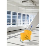 thumbnail of METRO Professional Schoonmaakwagen, polypropyleen / staal / pvc, 27 x 57 x 67 cm, 20 L, incl. mopwringer, geel