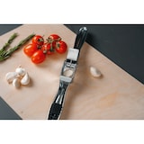 thumbnail of Knoblauchpresse/-schneider Kombigerät mit 2 Funktionen