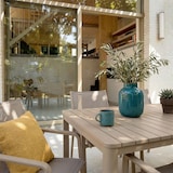 thumbnail of Set de comedor de jardín con mesa rectangular 140x85 cm y 6 sillas con reposabrazos en textilene resistente para terraza exterior David+Victoria-taupe