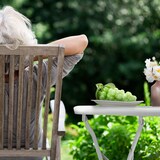 thumbnail of Relaxdays Balkontisch, Schirmloch, Terrazzo Muster, HxD: 71,5 x 60,5 cm, Stahl, klappbar, runder Gartentisch, weiß