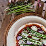 thumbnail of Pizzabrett Friends XL / Pizza Teller / Eichenholz / ⌀40cm / Pizza Blech Rund mit Praktischer Auffangrinne / Auch zum Frühstück, Mittag- und Abendessen