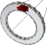 Ein Ring aus Spiegeln mit einer roten Rose.