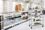 thumbnail of METRO Professional Carro de servicio GST1005, acero inoxidable, 85 x 52,6 x 154,3 cm, 5 estantes, carga total 200 kg, plata