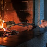 thumbnail of Relaxdays Kaminzange, 66,5 cm lang, Feuerzange für Holz & Briketts, Brennholz-Greifzange Ofen & Kamin, Stahl, schwarz