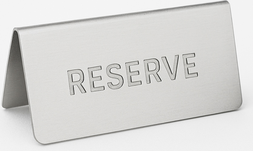 Hostelnovo – Tischschild "RÉSERVÉ“