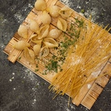 thumbnail of Italienisches Geschenkset „Pisa“ | Großer Geschenkkorb mit Pasta, Olivenöl & vielen Spezialitäten aus Italien