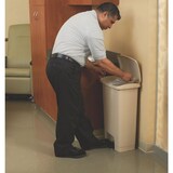 thumbnail of Rubbermaid Slim Jim Pedaleimer Breitseite 50  Liter beige