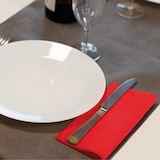 thumbnail of Serviettes en papier molletonné rouge 40 x 40 cm par 50