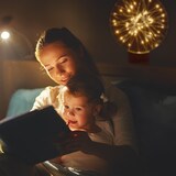 thumbnail of Relaxdays LED Ring Deko, für Tisch & Fensterbank, mit Fuß, Ø 25 cm, ganzjährig, Metallkranz, batteriebetrieben, silber