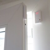 thumbnail of Kit Alarme autonome à détection de mouvement - Eclairage dâ 'alerte intégré - détecteur dâ 'ouverture (x6) et télécommande (x2)