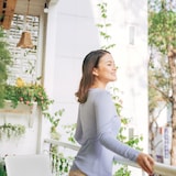 thumbnail of Relaxdays Barhocker klappbar, 2er Set, Rattan-Optik, Rückenlehne, HBT: 115 x 44 x 63 cm, Barstuhl, PE & Metall, weiß