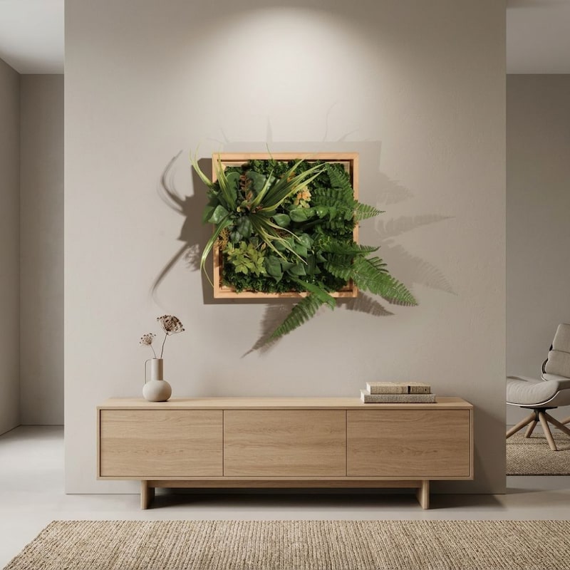 Un jardín vertical con varias plantas.