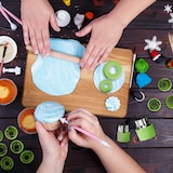 thumbnail of Relaxdays Ausstechformen klein, 20er Set, für Gemüse, Obst, Plätzchen, Mini Ausstecher mit Griff, Edelstahl, grün/silber