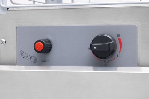 Dos mandos giratorios en un panel de control.
