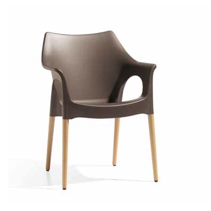 Sillón apilable LIDO  realizado en tecnopolímero reciclable con patas de haya natural.